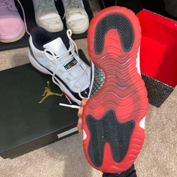 Air Jordan 11’s retro low concord bred